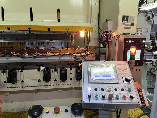 三次元機(jī)械手主要由哪些部分組成？