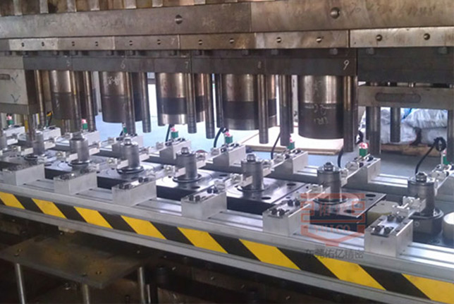 (汽車行業(yè))三次元傳送機(jī)械手配沖床安例